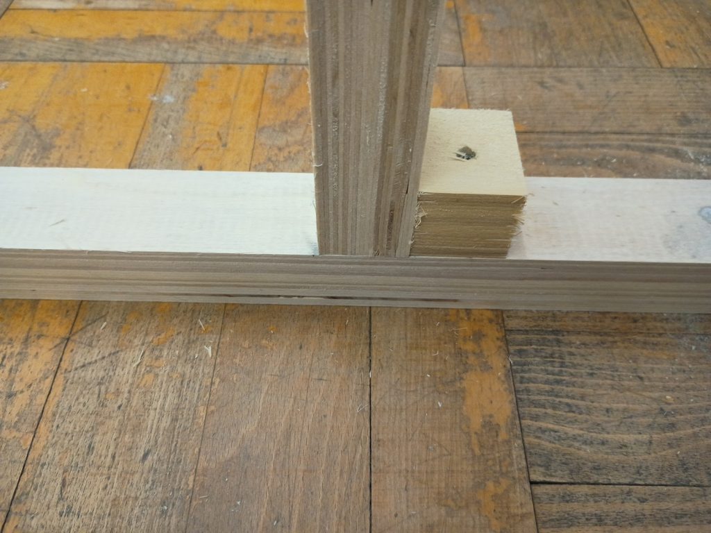 さいころを垂直に作れば、間柱もまっすぐになりやすい画像