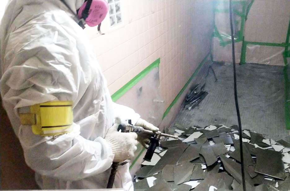 撤去材への散布写真