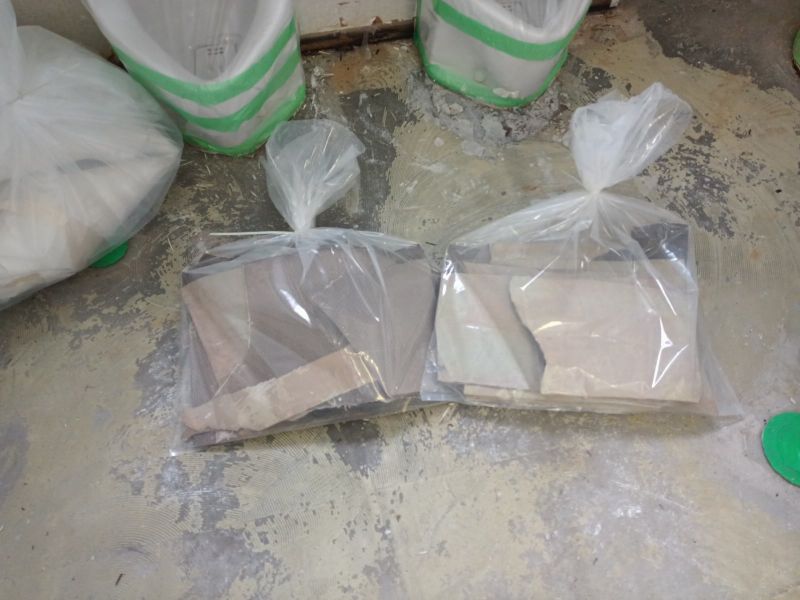 アスベストレベル3廃棄物：1重袋詰め