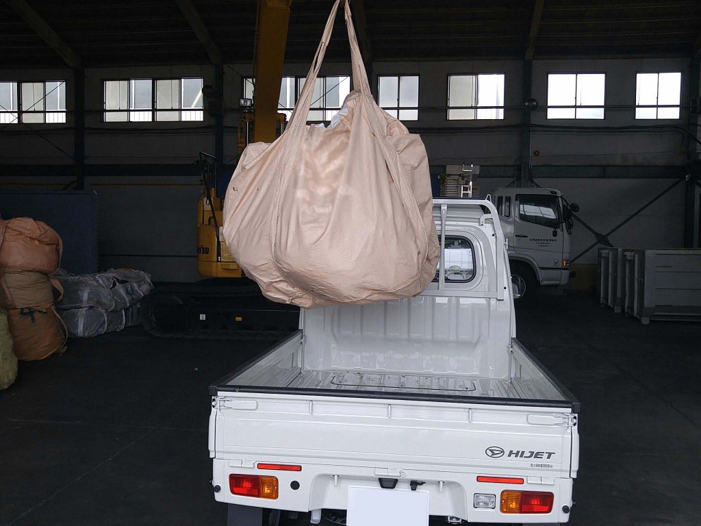 アスベスト廃棄物：追跡写真、中間処理施設へ搬出