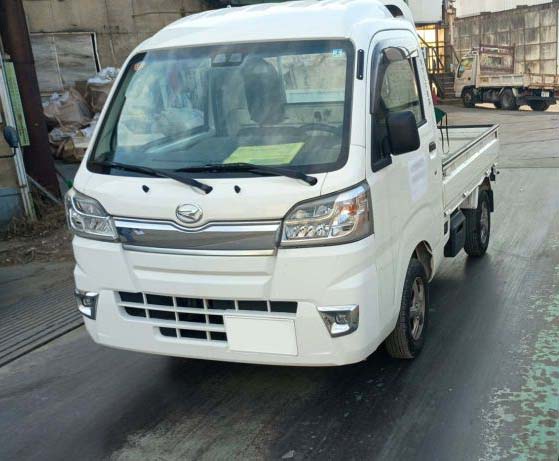 廃棄物運搬：台貫にのって計量中の写真