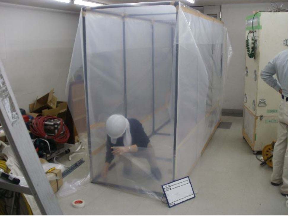 アスベストレベル１養生　セキュリティゾーンの組み立て