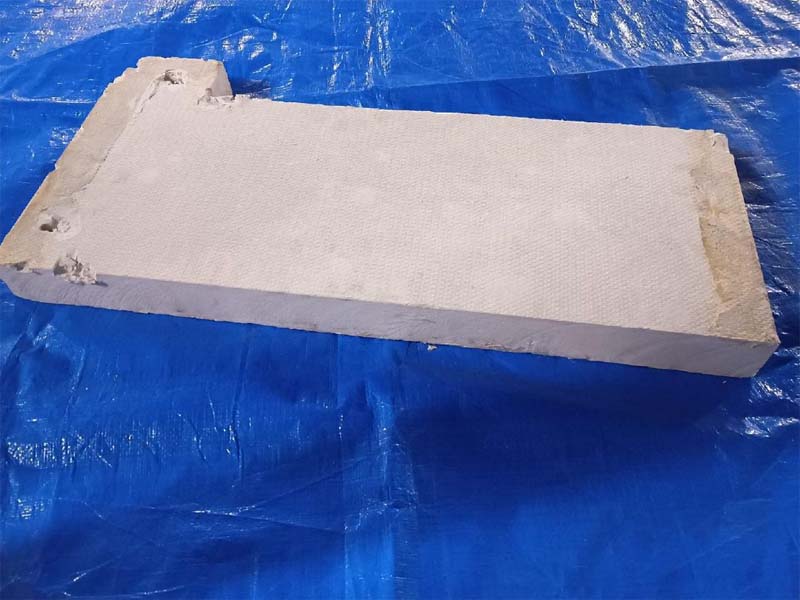 アスベストレベル２：ケイ酸カルシウム板第２種　厚みがあるが、軽い質感