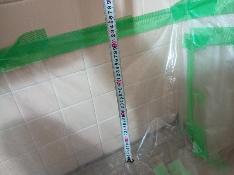 アスベスト養生　床養生材の立上げ写真。30cm～45cm