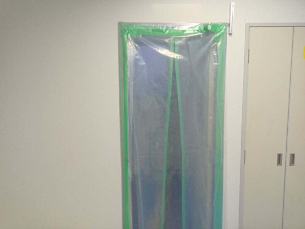 アスベストレベル３　隔離養生（負圧不要）　出入口　プラスチックシート幕