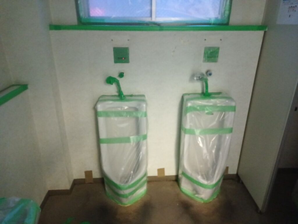 アスベストレベル３の隔離養生（負圧不要）　開口部（便器、窓）の目張り